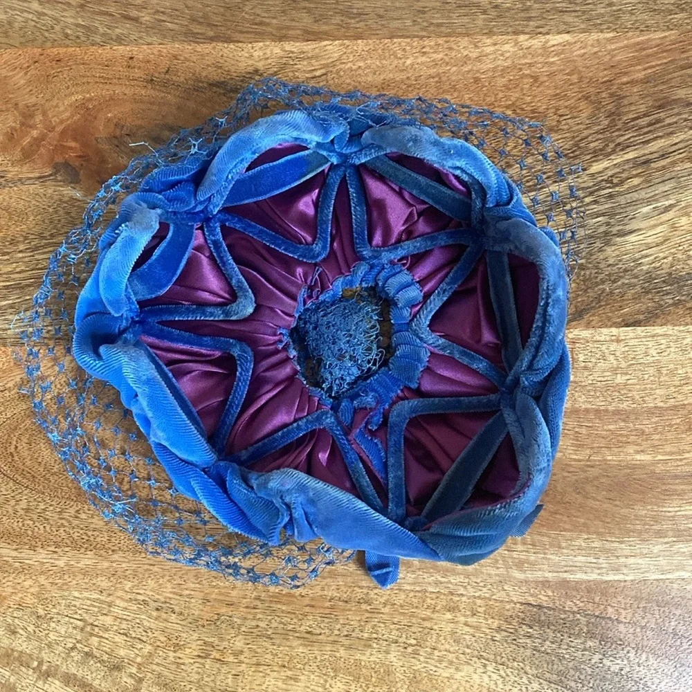VTG 50’s Blue Velvet Birdcage Veil Bow Hat - Picture 12 of 13